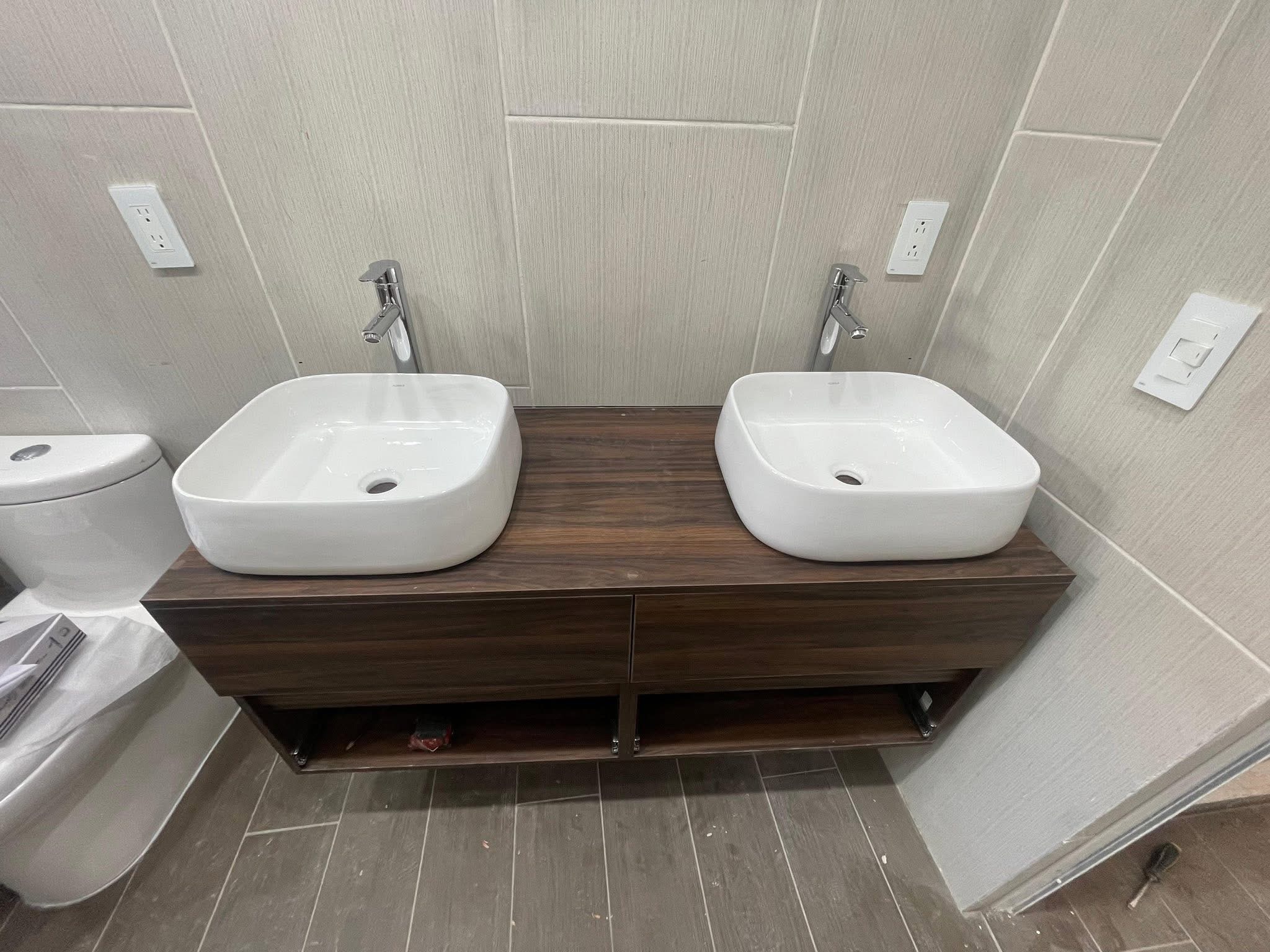 Mueble de baño a medida con doble lavabo